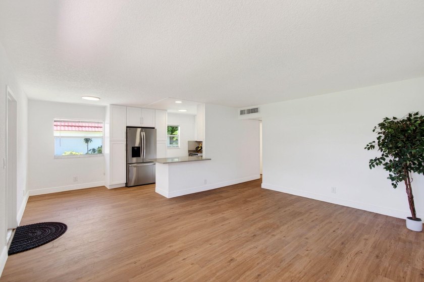 JUST RENOVATED &amp; MOVE-IN READY VILLA, BREATHTAKING GOLF COURSE - photo 11