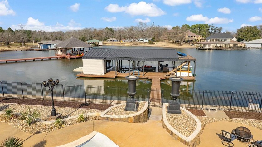 Stunning 5,776 sq.ft. lake-front home on beautifully landscaped - photo 5