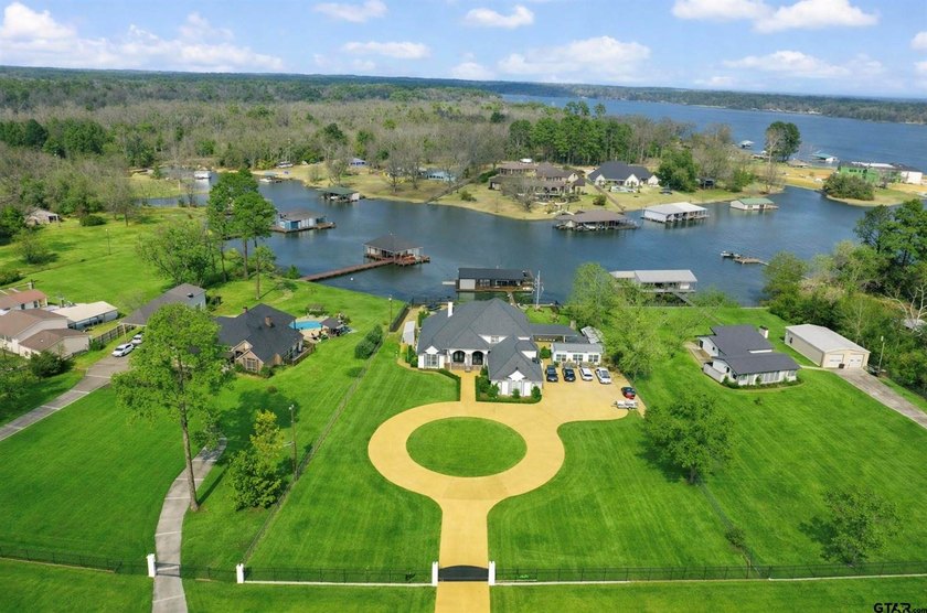 Stunning 5,776 sq.ft. lake-front home on beautifully landscaped - photo 6