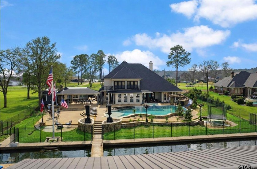 Stunning 5,776 sq.ft. lake-front home on beautifully landscaped - photo 7