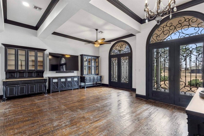 Stunning 5,776 sq.ft. lake-front home on beautifully landscaped - photo 8