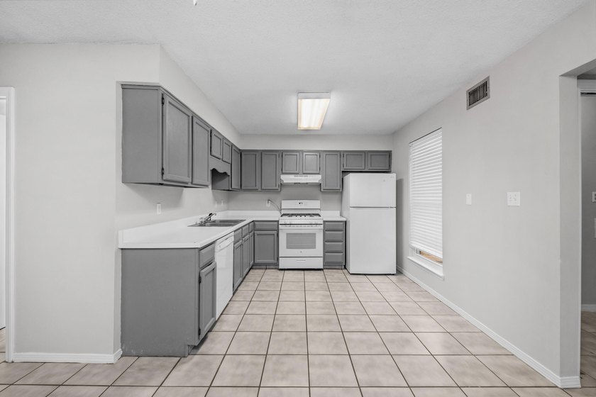 Seller offering $7000 to be used toward buyer's closing costs - photo 2