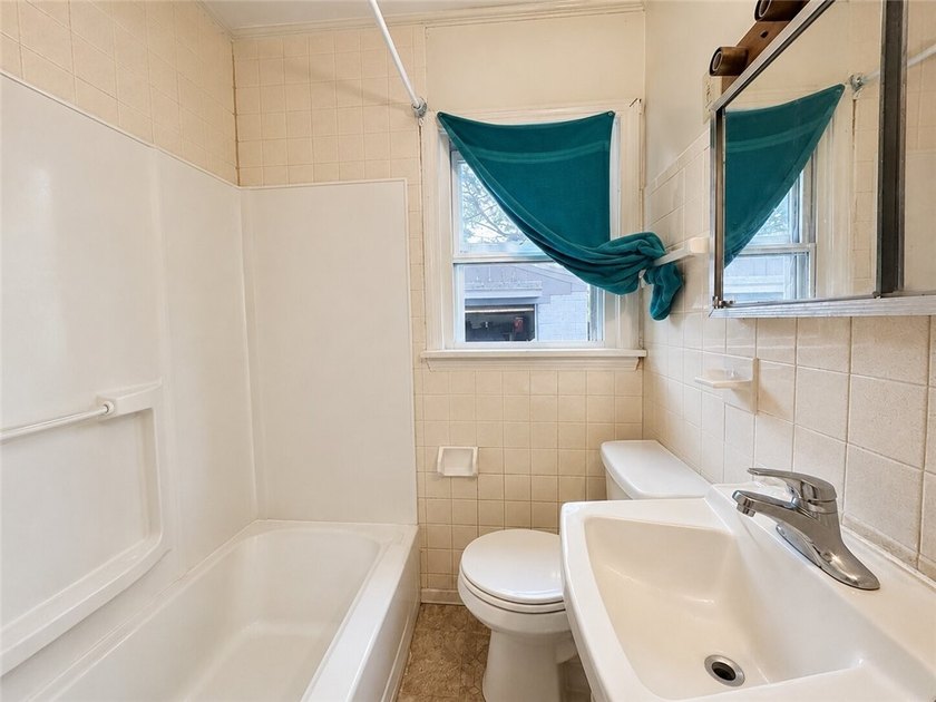 Calling all investors and owner-occupants! Don't miss this - photo 14