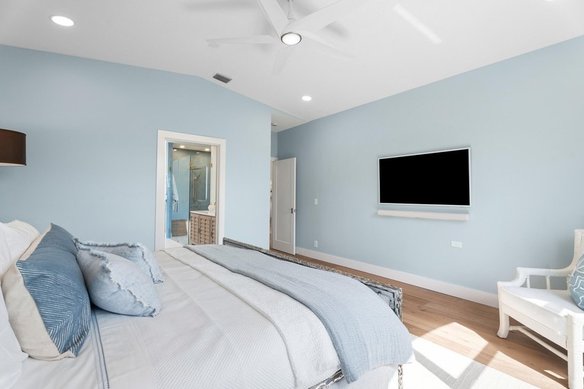 Tastefully updated 3-bedroom, 3.5-bath residence in the highly - photo 21