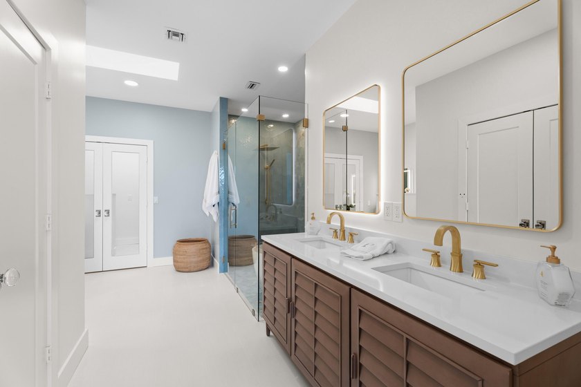 Tastefully updated 3-bedroom, 3.5-bath residence in the highly - photo 22