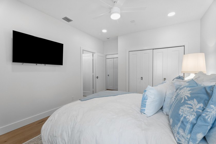 Tastefully updated 3-bedroom, 3.5-bath residence in the highly - photo 34