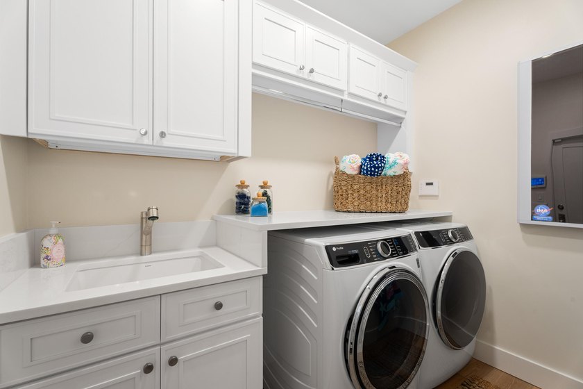 Tastefully updated 3-bedroom, 3.5-bath residence in the highly - photo 36