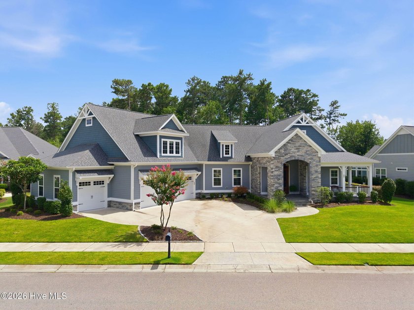 Experience exceptional luxury and timeless craftsmanship in this - photo 4