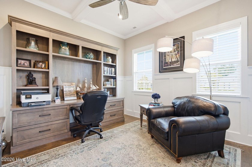 Experience exceptional luxury and timeless craftsmanship in this - photo 10