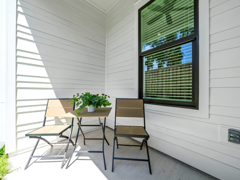 Welcome to The Oaks, a charming neighborhood nestled in the - photo 25