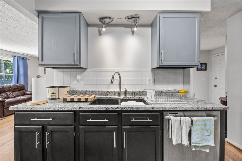 Welcome to this beautifully maintained townhome, which offers - photo 9