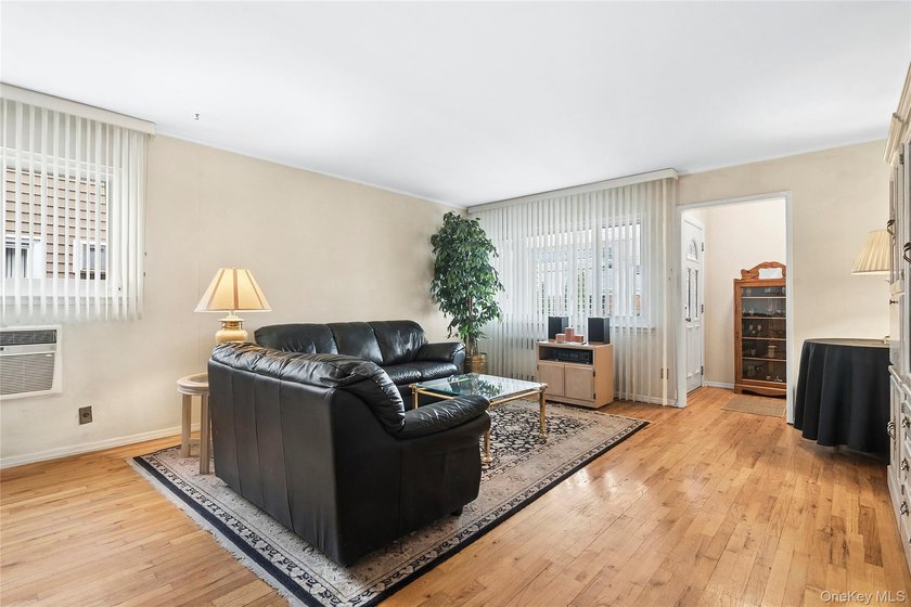 Welcome to this well-maintained semi-attached home, beautifully - photo 4