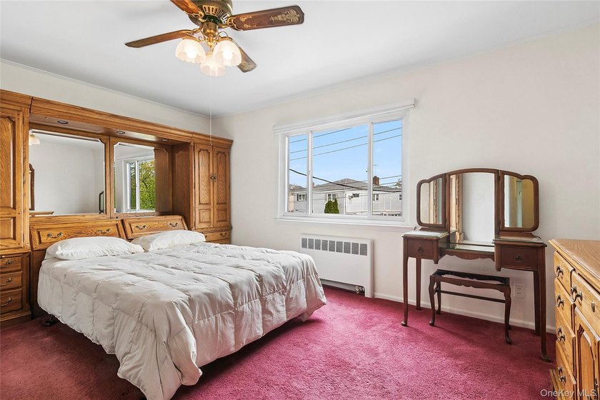Welcome to this well-maintained semi-attached home, beautifully - photo 8