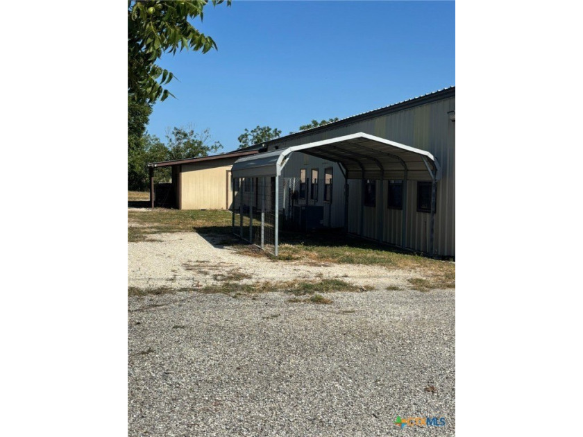 For sale in Seguin, Texas: a well-known commercial property - photo 5