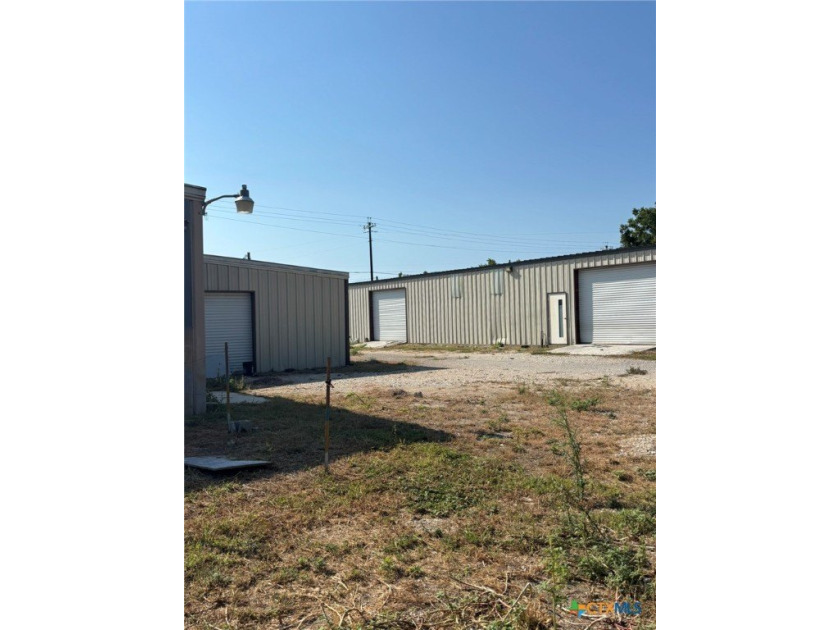 For sale in Seguin, Texas: a well-known commercial property - photo 6