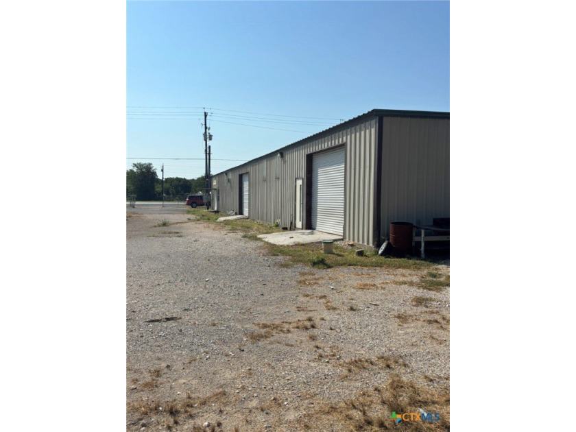 For sale in Seguin, Texas: a well-known commercial property - photo 8