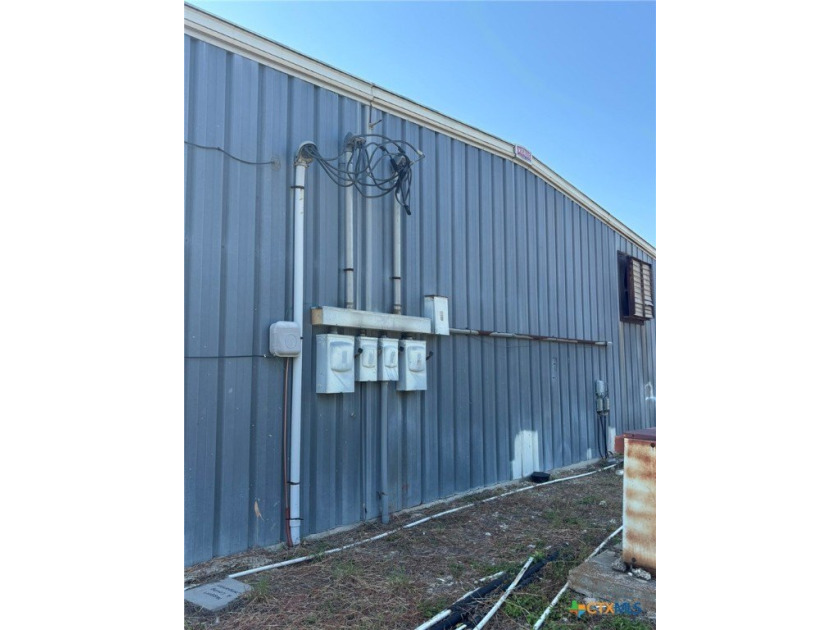 For sale in Seguin, Texas: a well-known commercial property - photo 10