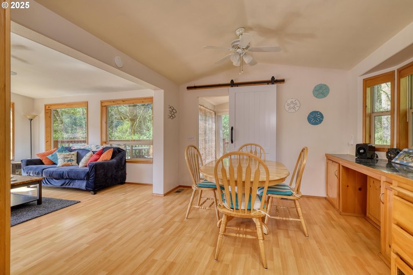 Turnkey coastal retreat in Whaleshead Beach Resort. Fully - photo 14