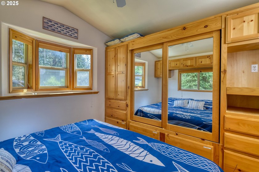 Turnkey coastal retreat in Whaleshead Beach Resort. Fully - photo 18