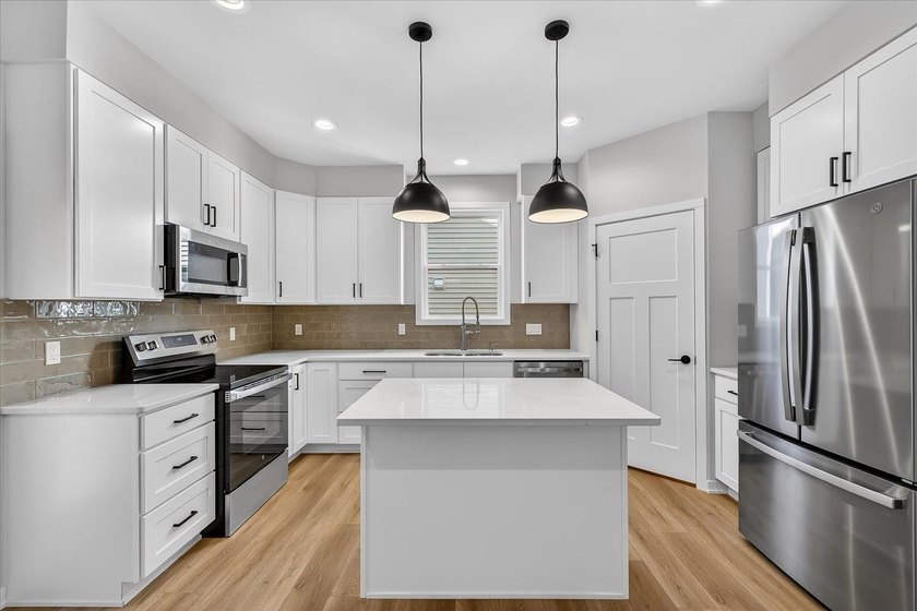 Move-in ready and beautifully designed, this stunning Swan Creek - photo 20