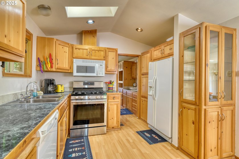 Turnkey coastal retreat in Whaleshead Beach Resort. Fully - photo 21