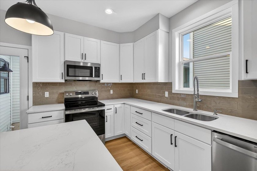 Move-in ready and beautifully designed, this stunning Swan Creek - photo 22