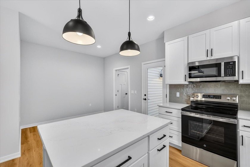 Move-in ready and beautifully designed, this stunning Swan Creek - photo 23