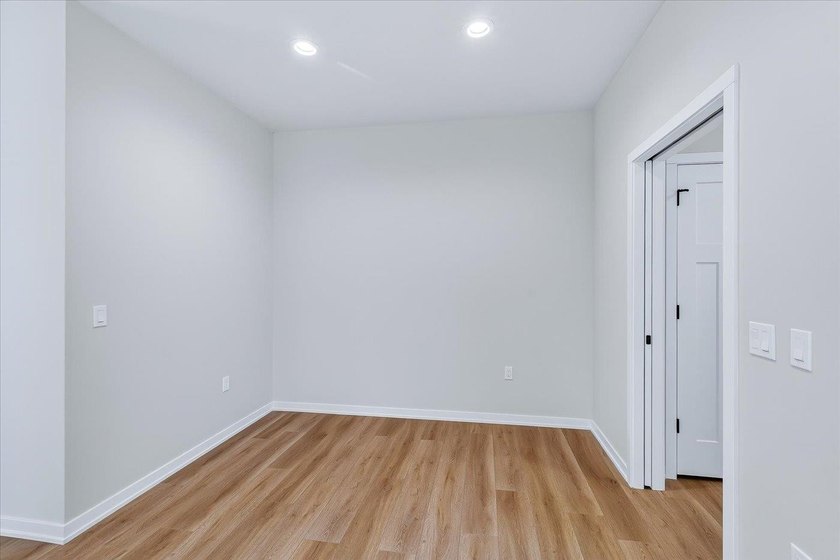 Move-in ready and beautifully designed, this stunning Swan Creek - photo 25