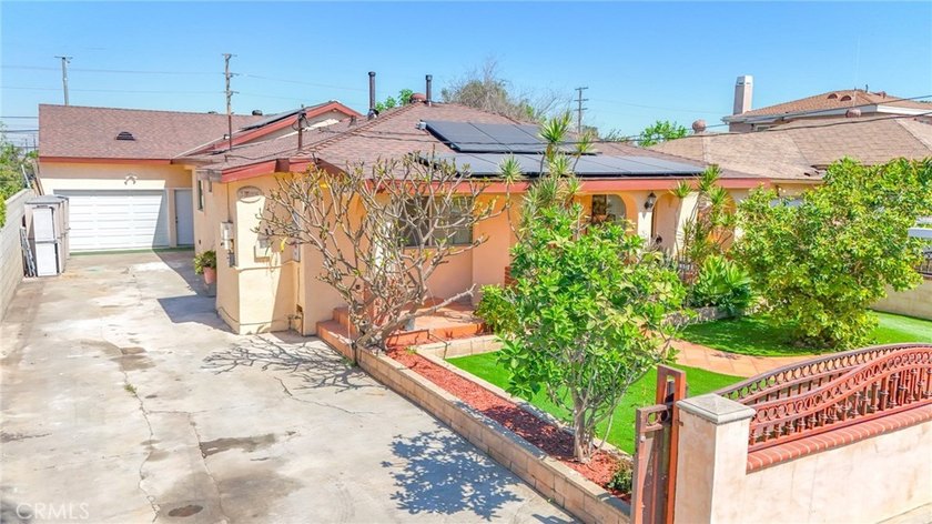 Wow! Wow! Wow! Bixby Knolls Location... What a Unique Property - photo 3