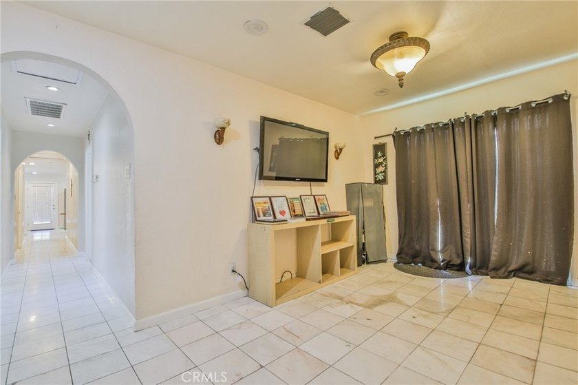 Wow! Wow! Wow! Bixby Knolls Location... What a Unique Property - photo 5