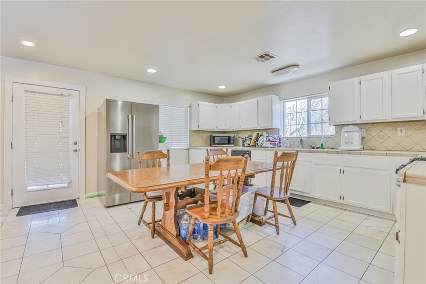 Wow! Wow! Wow! Bixby Knolls Location... What a Unique Property - photo 7