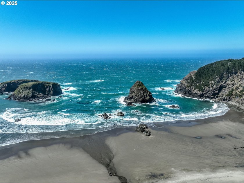 Turnkey coastal retreat in Whaleshead Beach Resort. Fully - photo 44