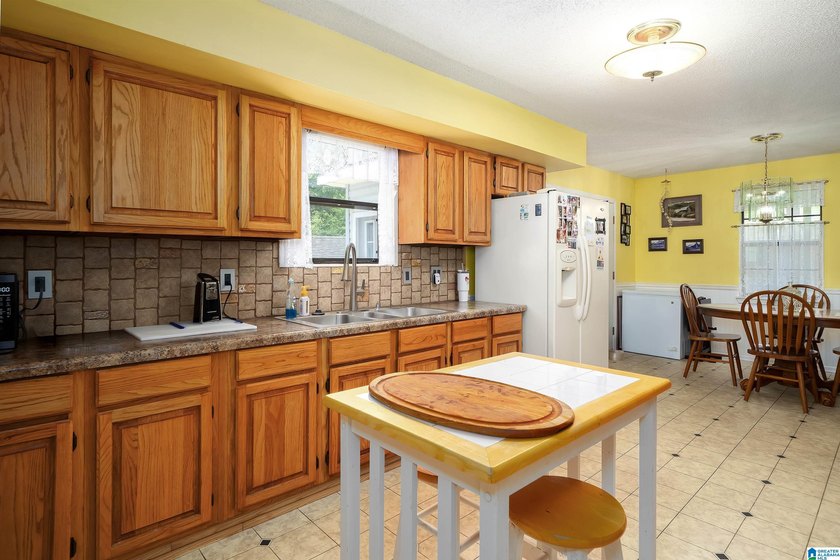 New Listing in Hueytown. This home is in a great location and - photo 12