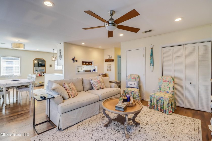 Charming 3-bedroom, 2-bath ''camp'' located in the heart of Bay - photo 13