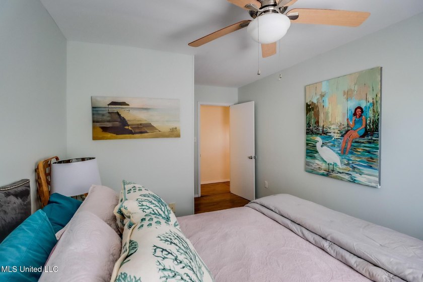 Charming 3-bedroom, 2-bath ''camp'' located in the heart of Bay - photo 16