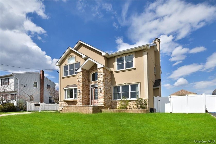 Welcome To 46 Scott Street In Massapequa Park. This Stucco &amp; - photo 4
