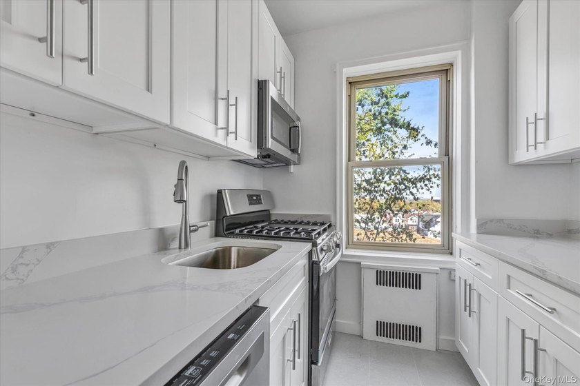 Expansive 2-bedroom, 2-bath pre-war co-op at the Beechhaven in - photo 7