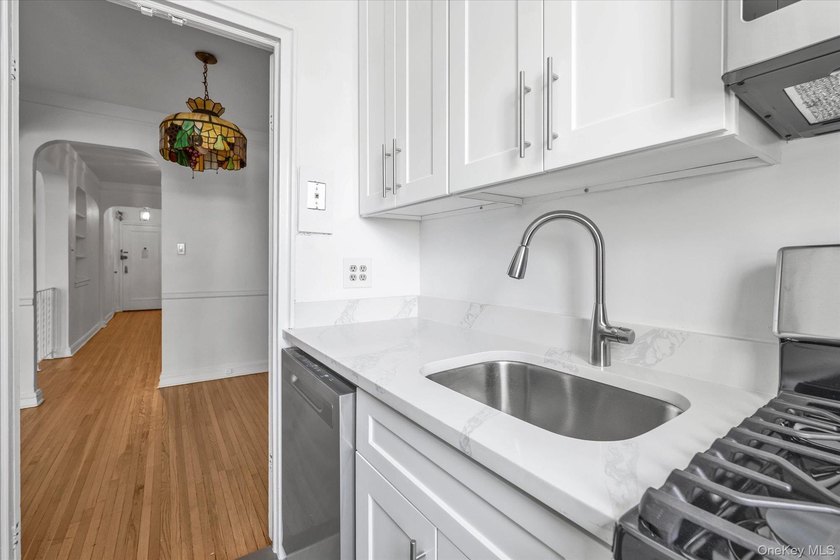 Expansive 2-bedroom, 2-bath pre-war co-op at the Beechhaven in - photo 8