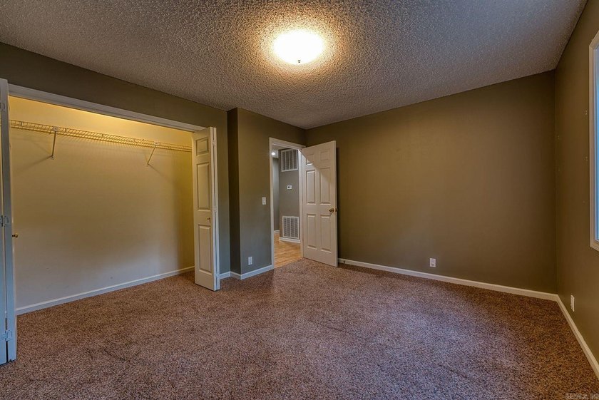 Charming 1993-built sanctuary nestled in a desirable location - photo 24