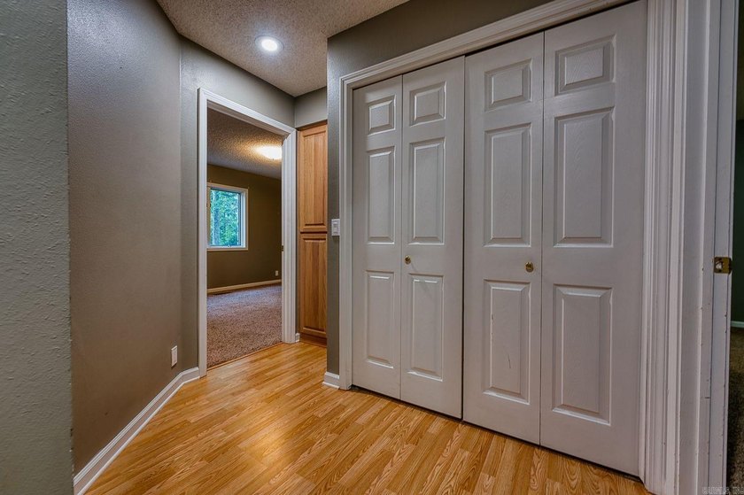 Charming 1993-built sanctuary nestled in a desirable location - photo 29