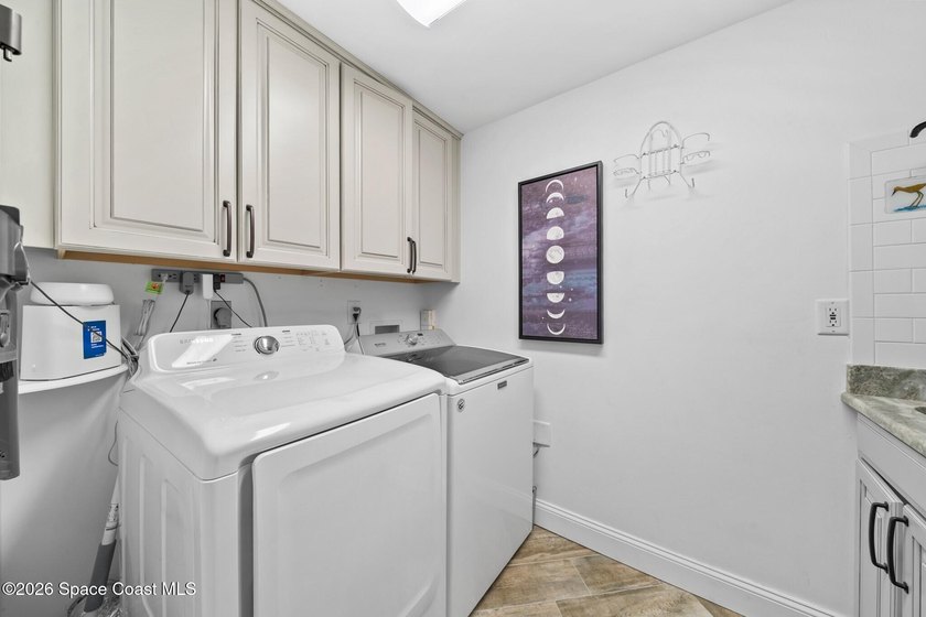 SE- corner unit on the 5th floor of the beautiful Barringer - photo 21