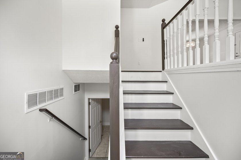 Offering exceptional flexibility and multigenerational living - photo 2