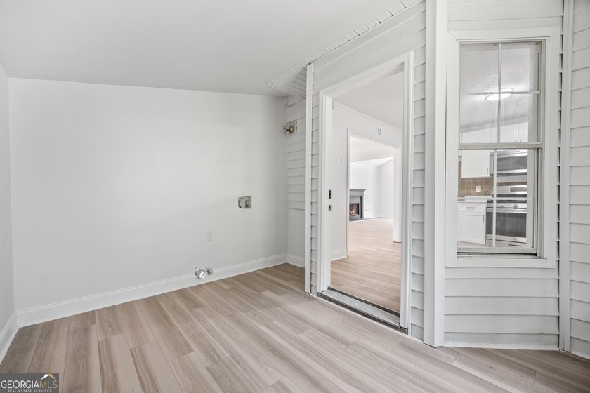Offering exceptional flexibility and multigenerational living - photo 9
