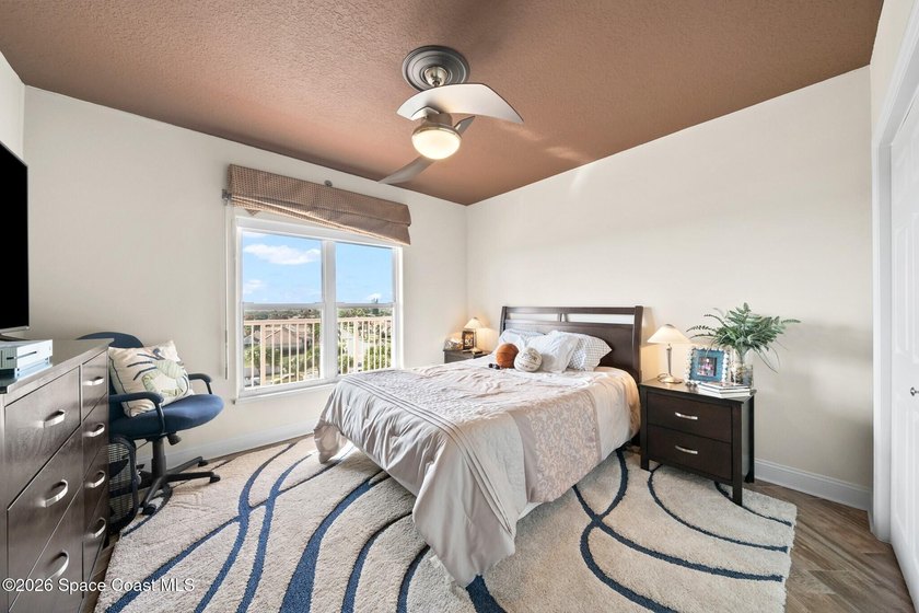 SE- corner unit on the 5th floor of the beautiful Barringer - photo 34