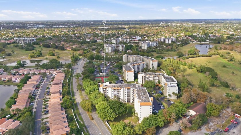 This spacious 3-bedroom, 2.5-bath corner unit in the gated *18th - photo 42