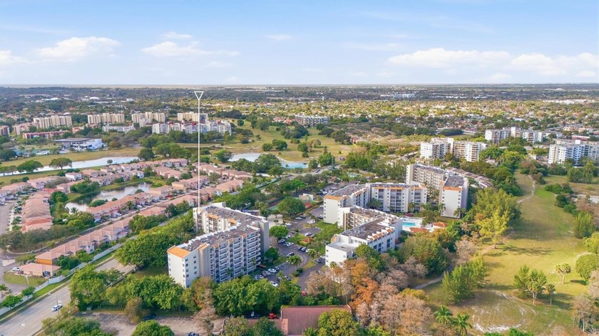 This spacious 3-bedroom, 2.5-bath corner unit in the gated *18th - photo 43
