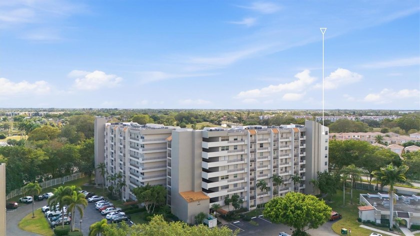 This spacious 3-bedroom, 2.5-bath corner unit in the gated *18th - photo 44