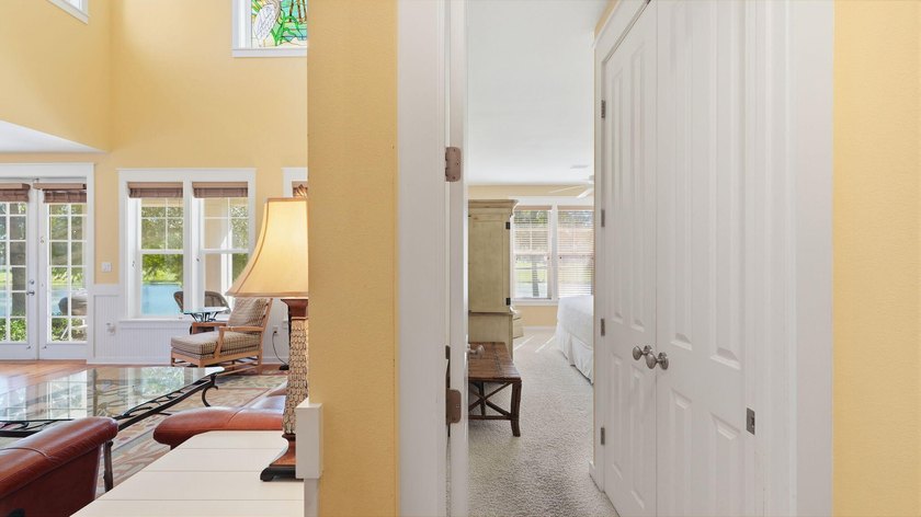 Welcome to 1327 E Ravens Run, a beautifully decorated home - photo 14