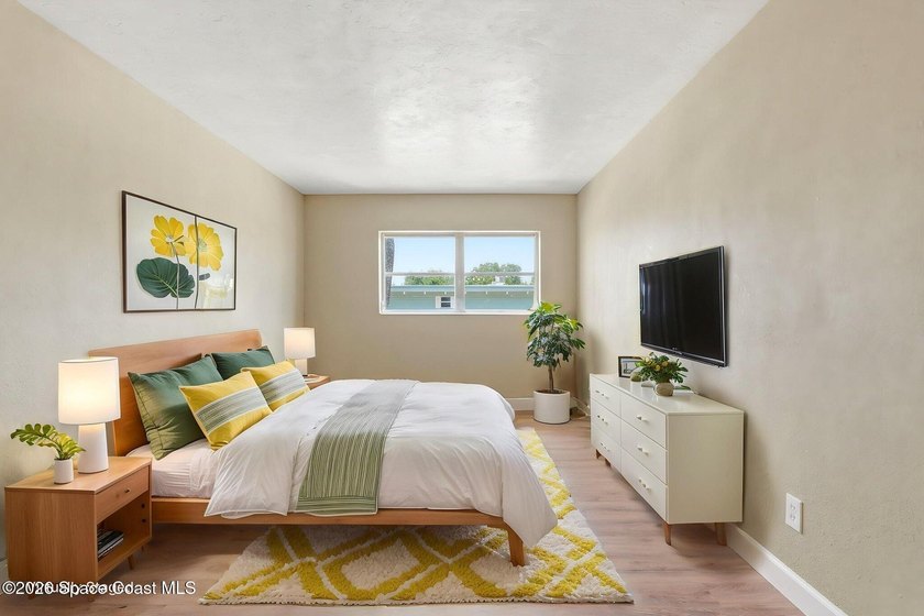 Updated and move-in ready, this spacious 3-bedroom, 2-full-bath - photo 33