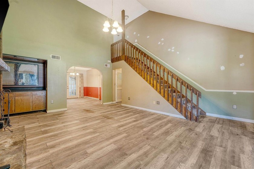Welcome to this spacious 3+ bedroom, 2 bath home in the - photo 8